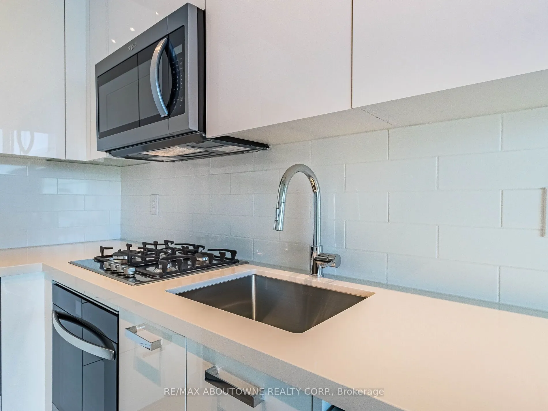 195 McCaul Street, #720