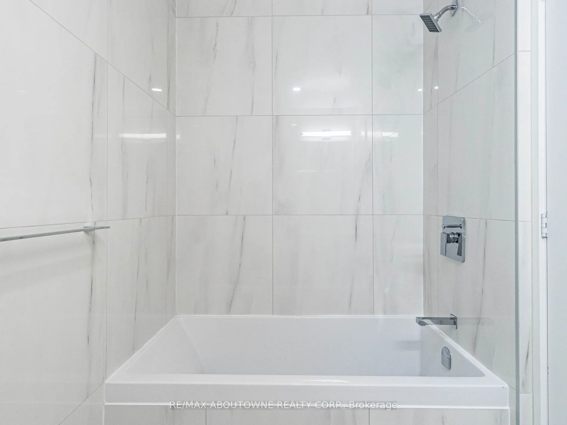 195 McCaul Street, #720