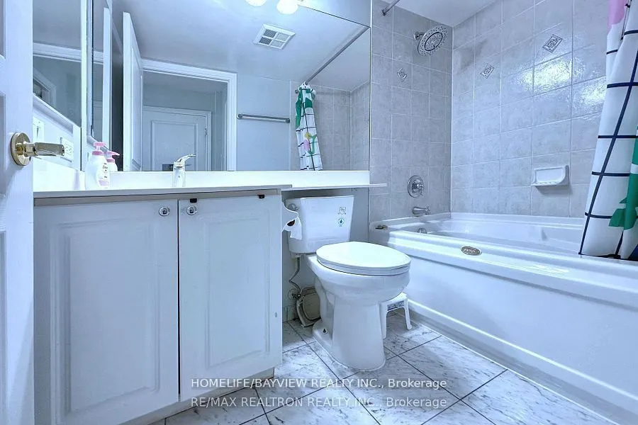 5 Northtown Way, #1006