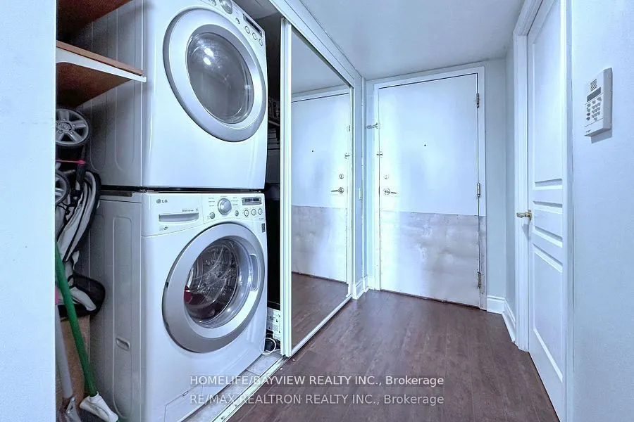 5 Northtown Way, #1006