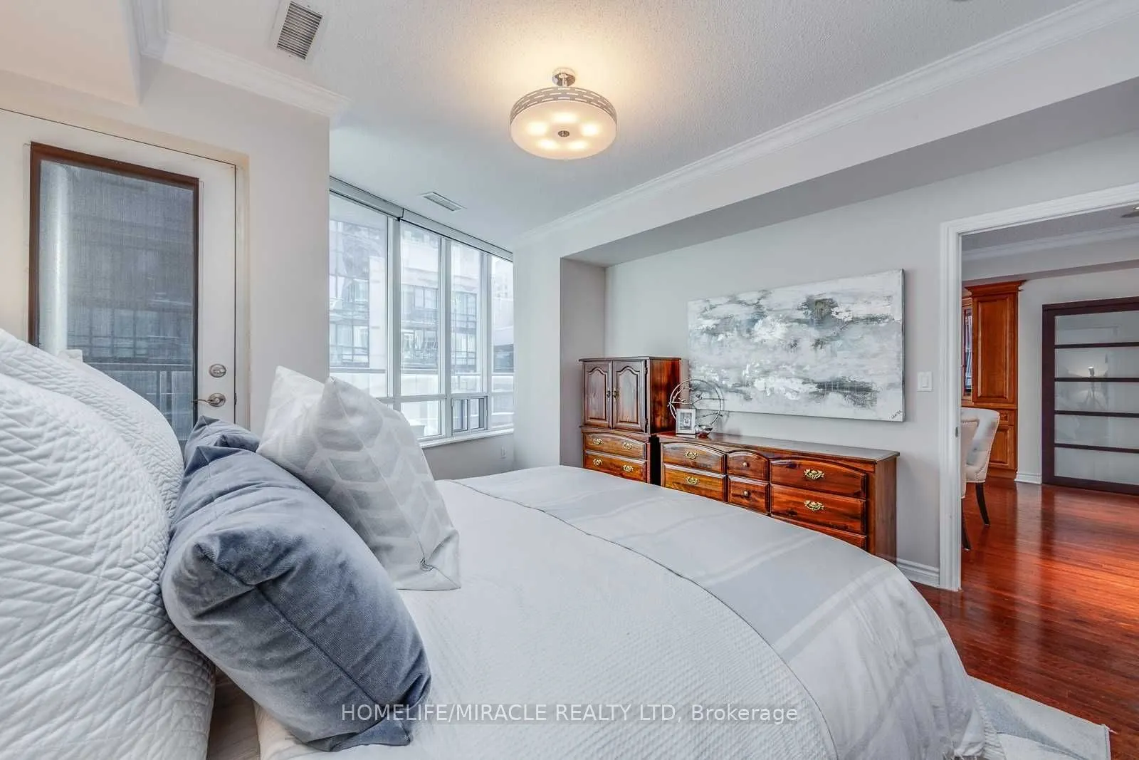 270 Wellington Street W, #Ph09