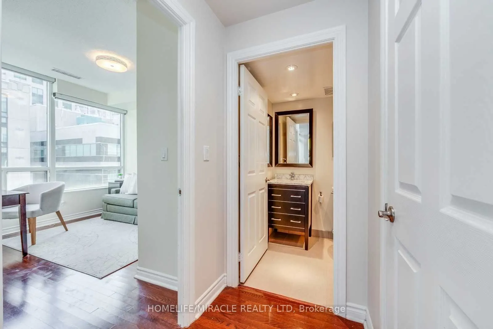 270 Wellington Street W, #Ph09