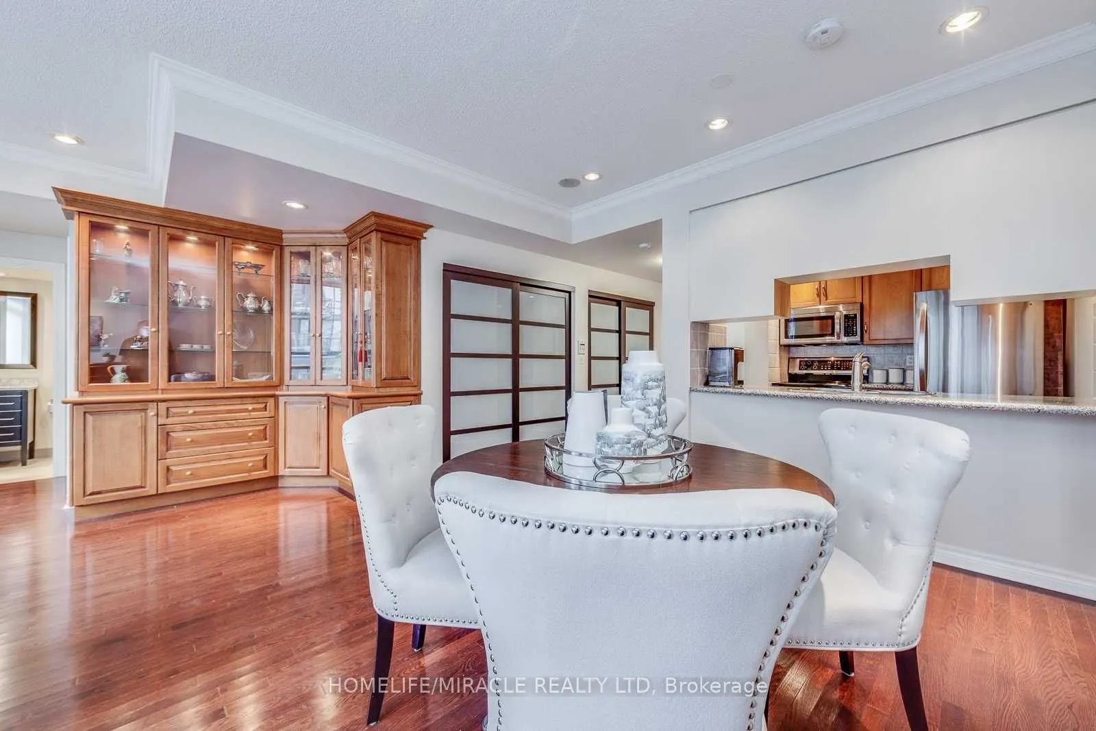 270 Wellington Street W, #Ph09