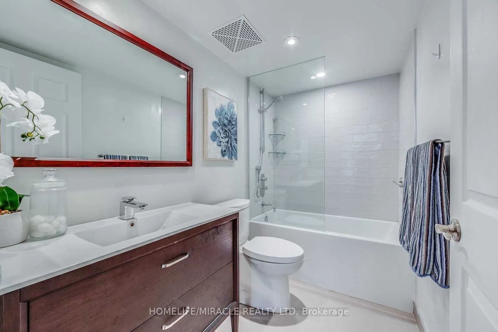 270 Wellington Street W, #Ph09