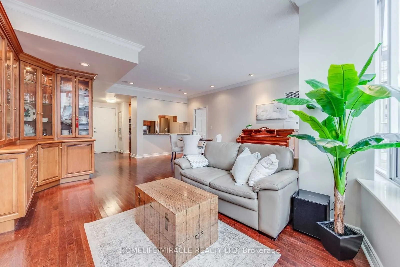 270 Wellington Street W, #Ph09