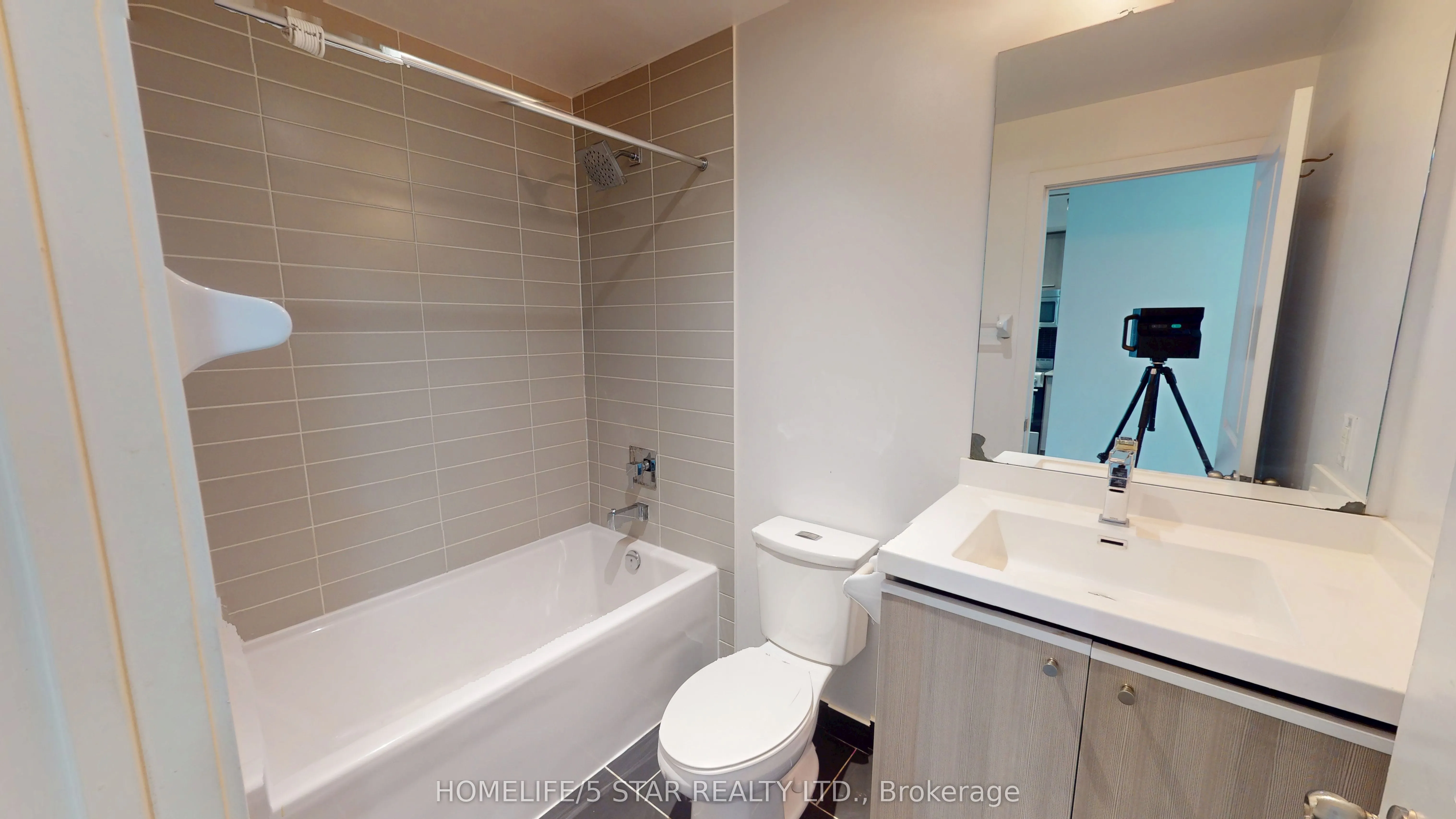 105 George Street, #302