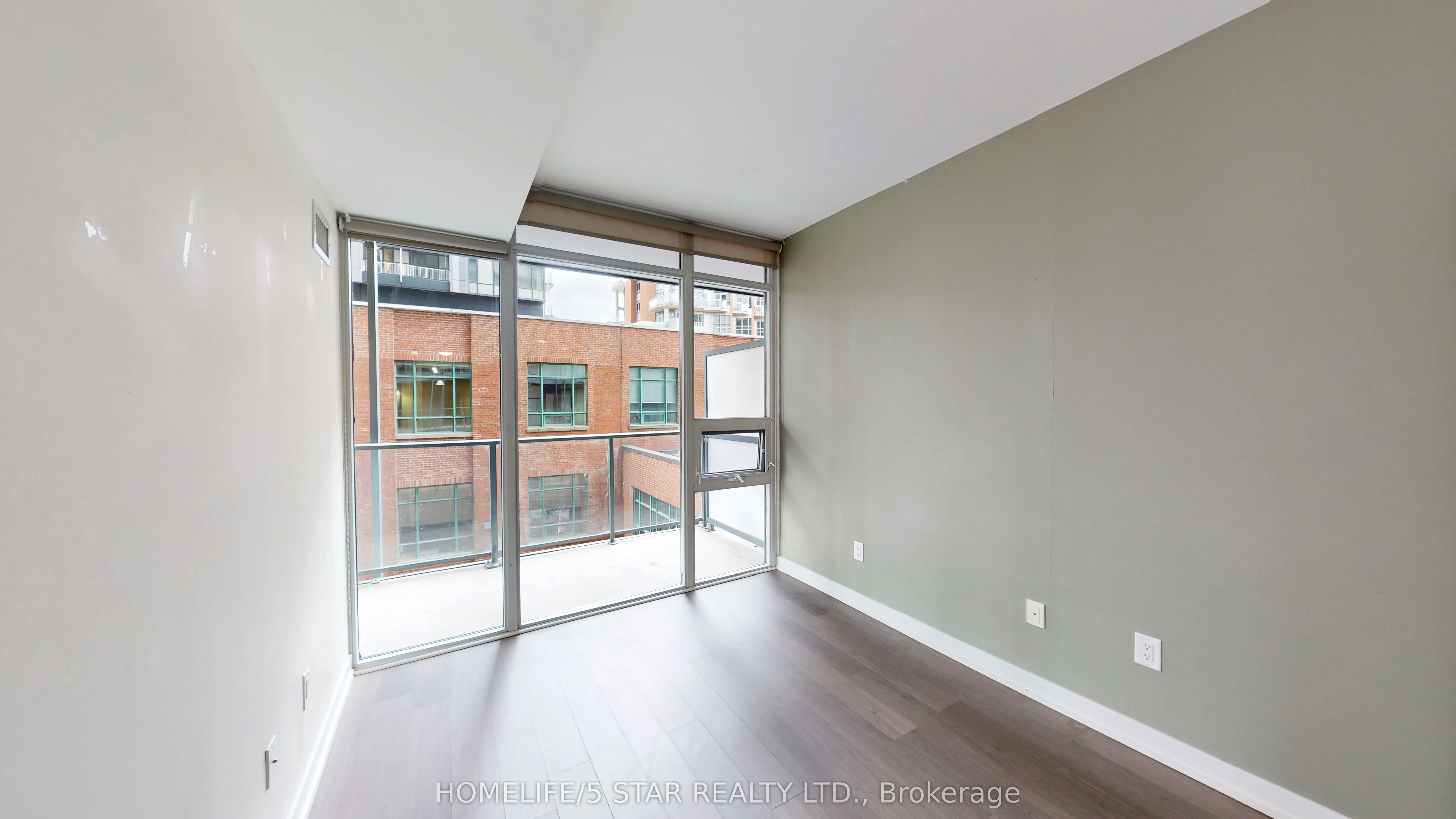 105 George Street, #302