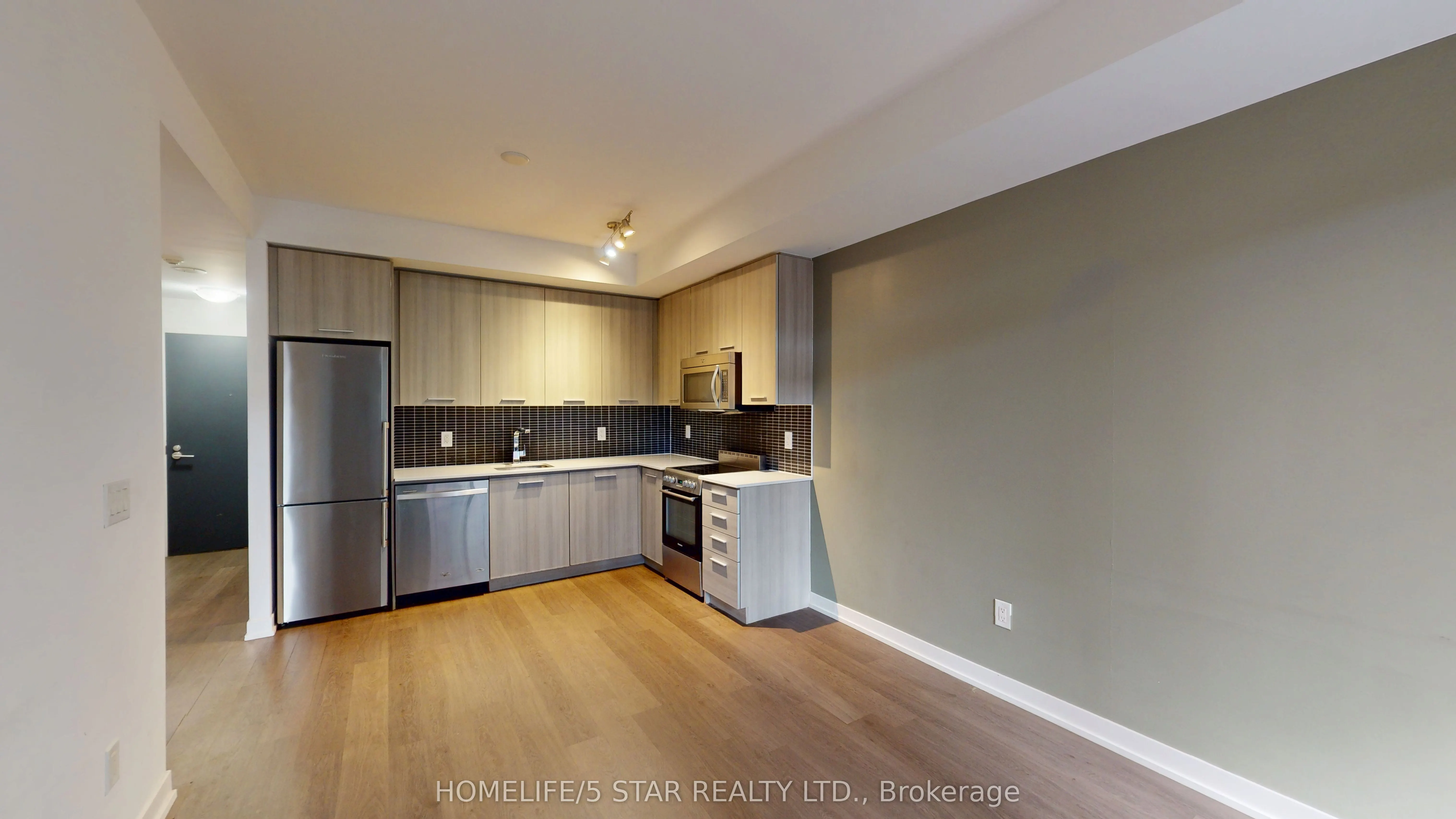 105 George Street, #302