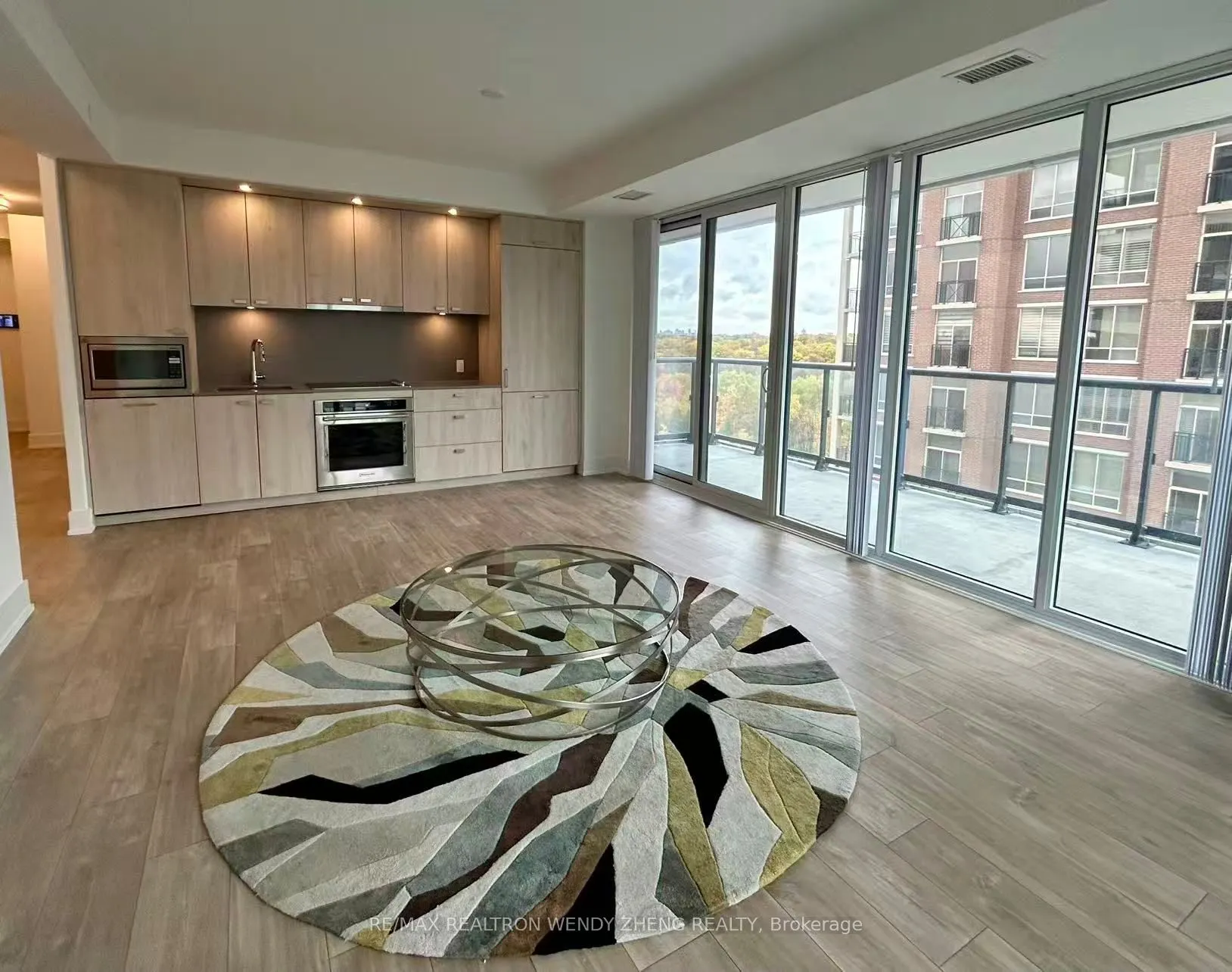 10 Inn on the Park Drive, #904