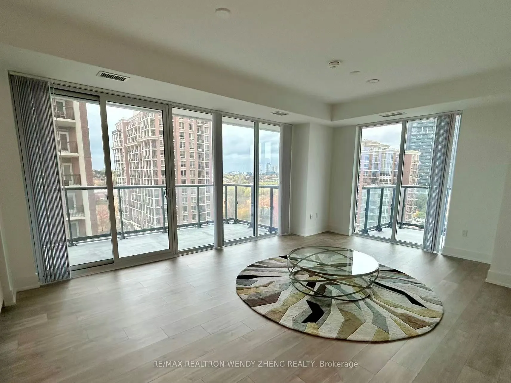 10 Inn on the Park Drive, #904