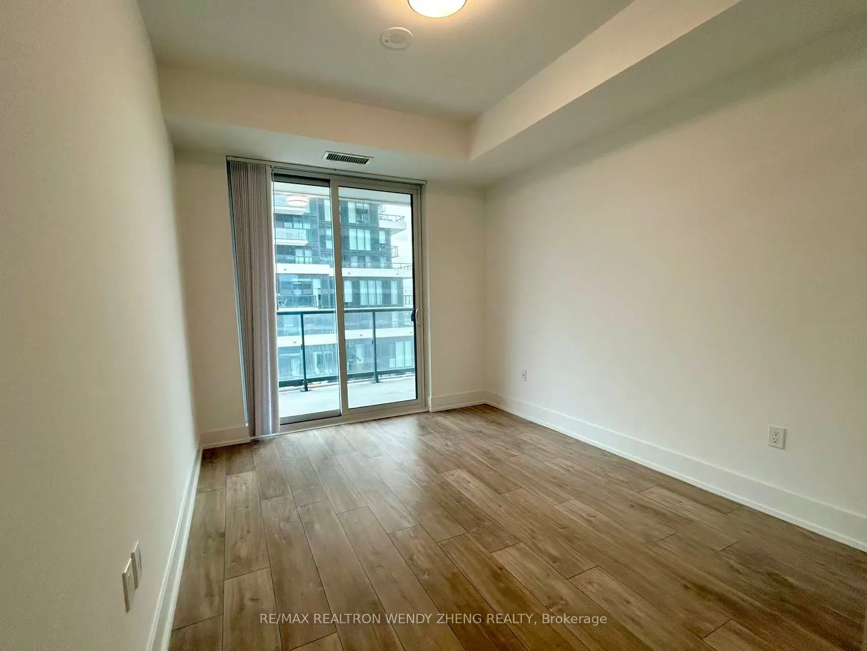 10 Inn on the Park Drive, #904