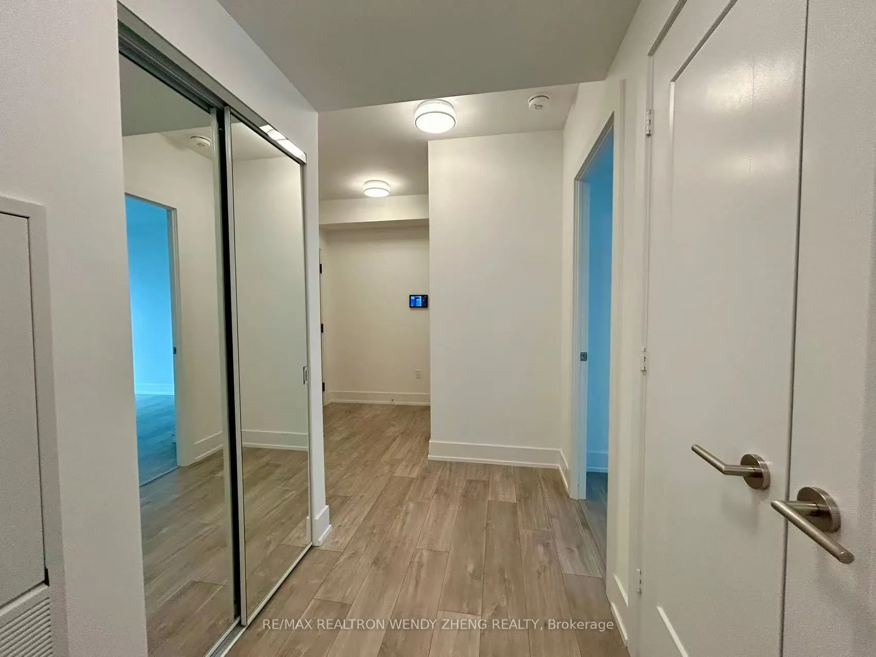 10 Inn on the Park Drive, #904