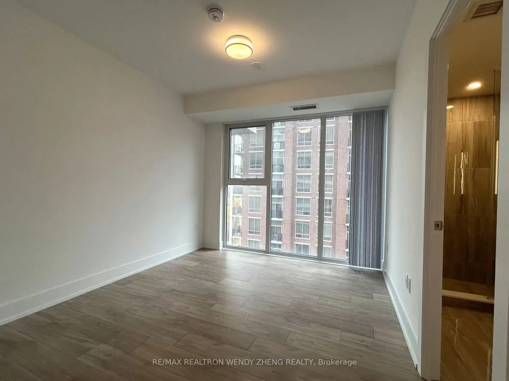 10 Inn on the Park Drive, #904