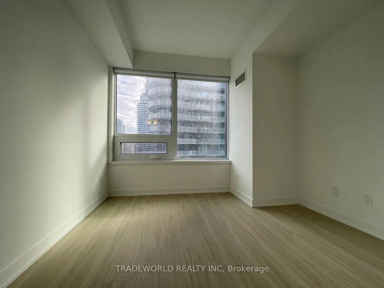 8 Wellesley Street W, #1516