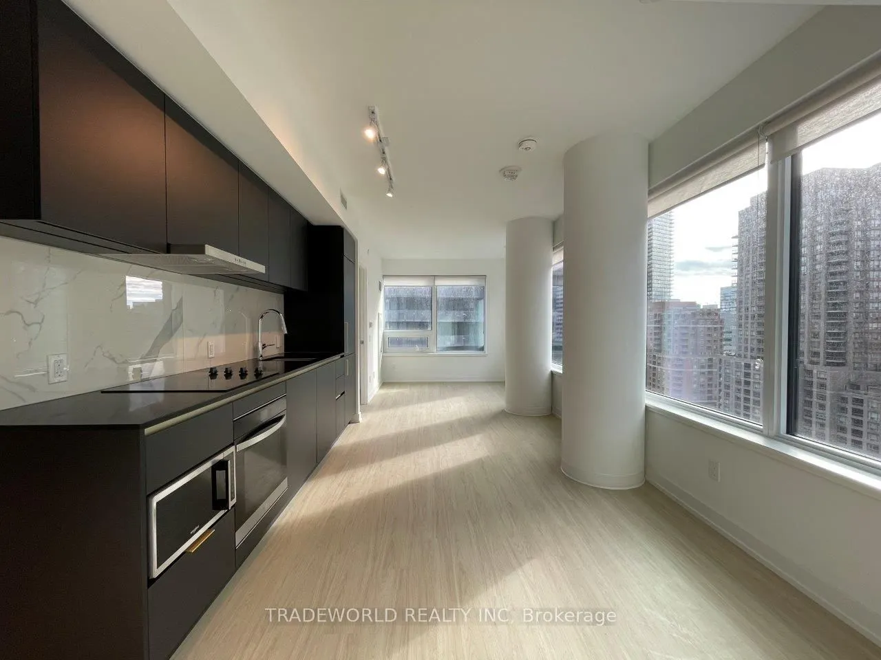 8 Wellesley Street W, #1516