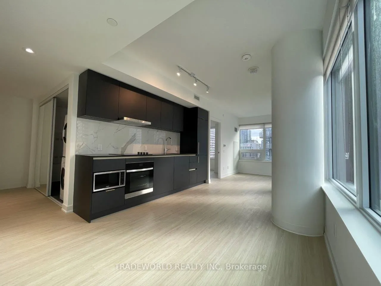 8 Wellesley Street W, #1516