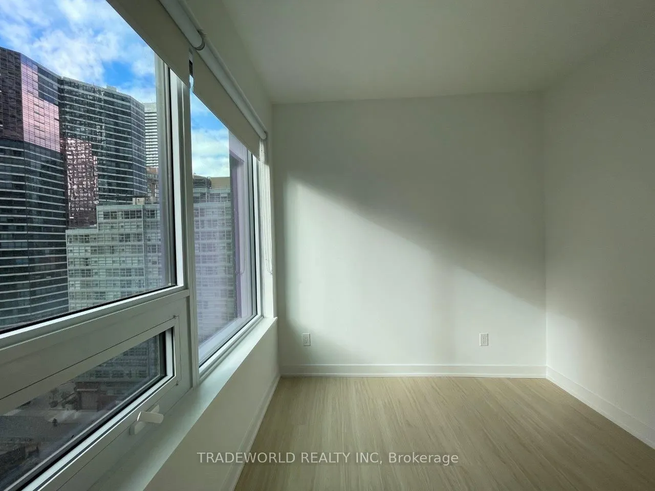 8 Wellesley Street W, #1516