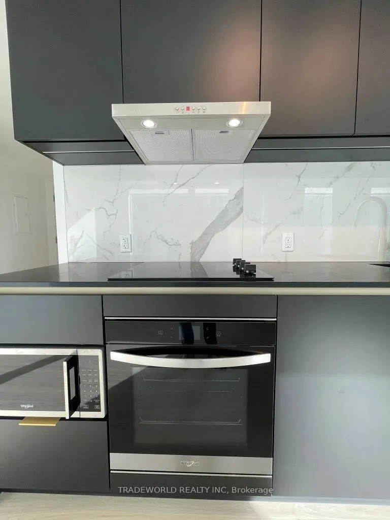 8 Wellesley Street W, #1516