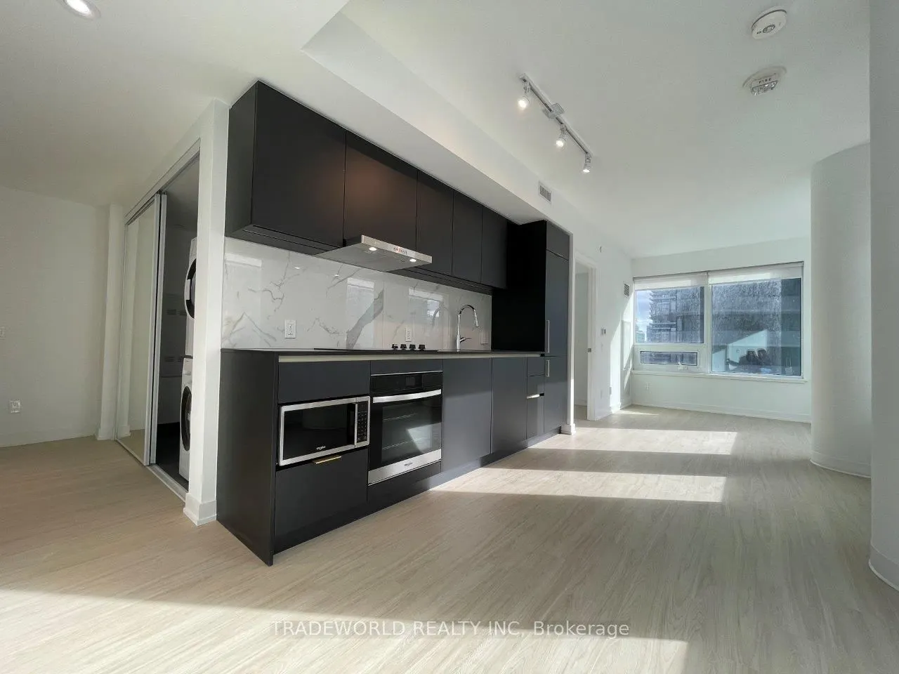 8 Wellesley Street W, #1516