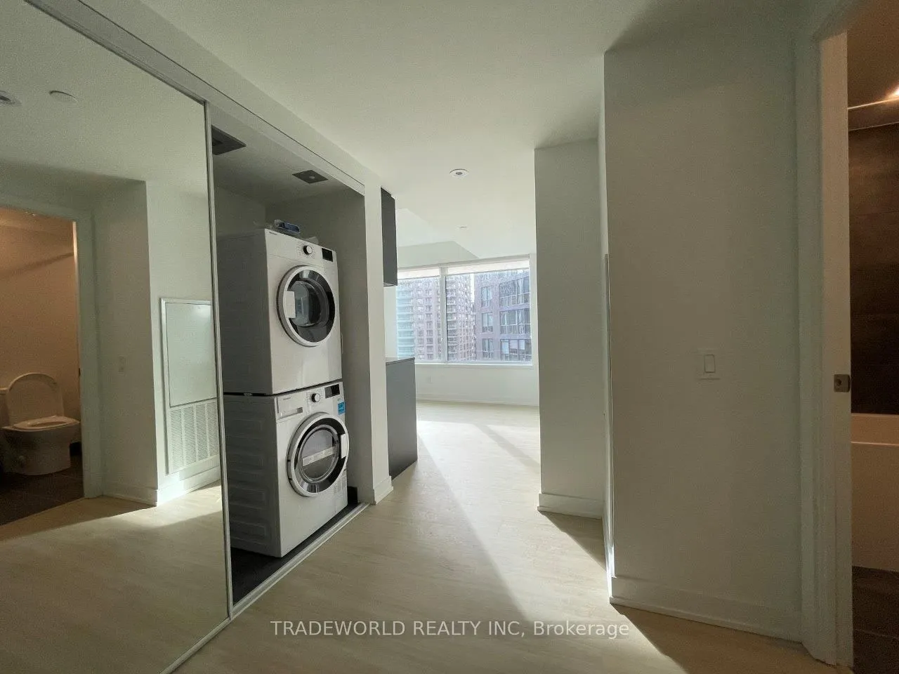 8 Wellesley Street W, #1516