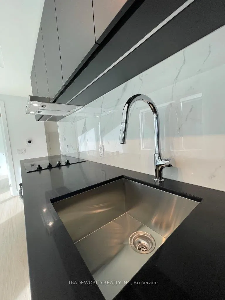 8 Wellesley Street W, #1516