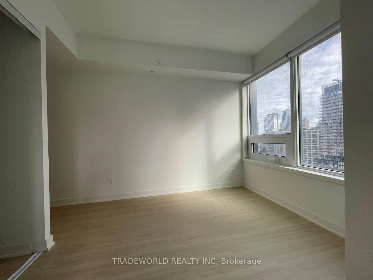 8 Wellesley Street W, #1516