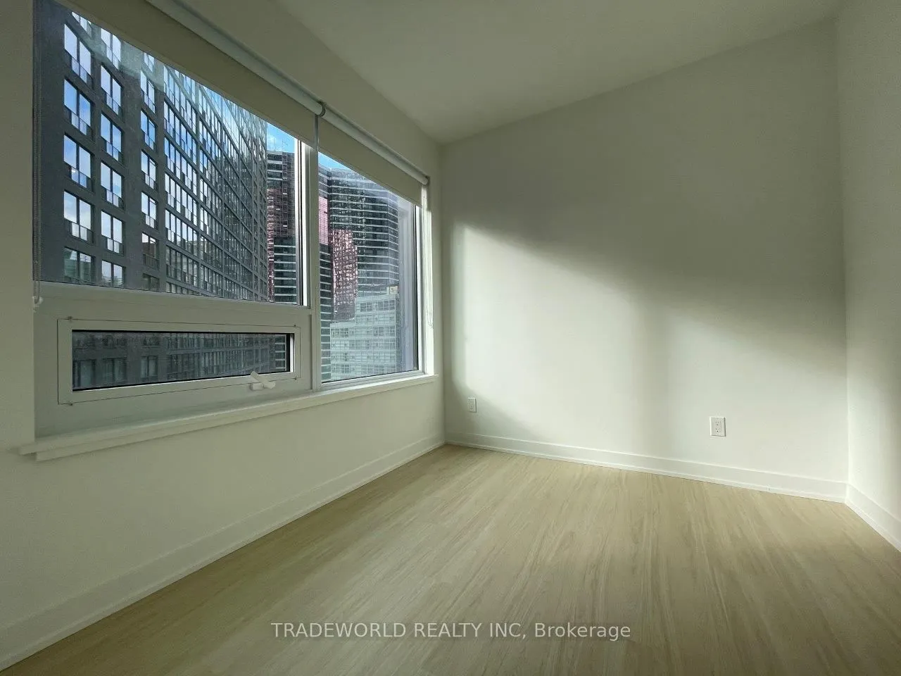 8 Wellesley Street W, #1516