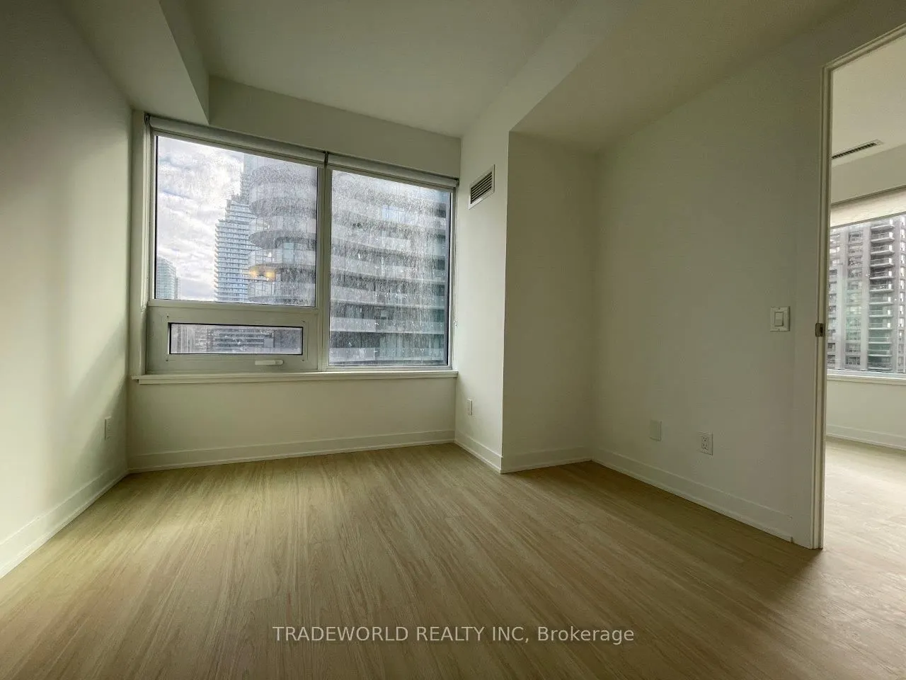 8 Wellesley Street W, #1516