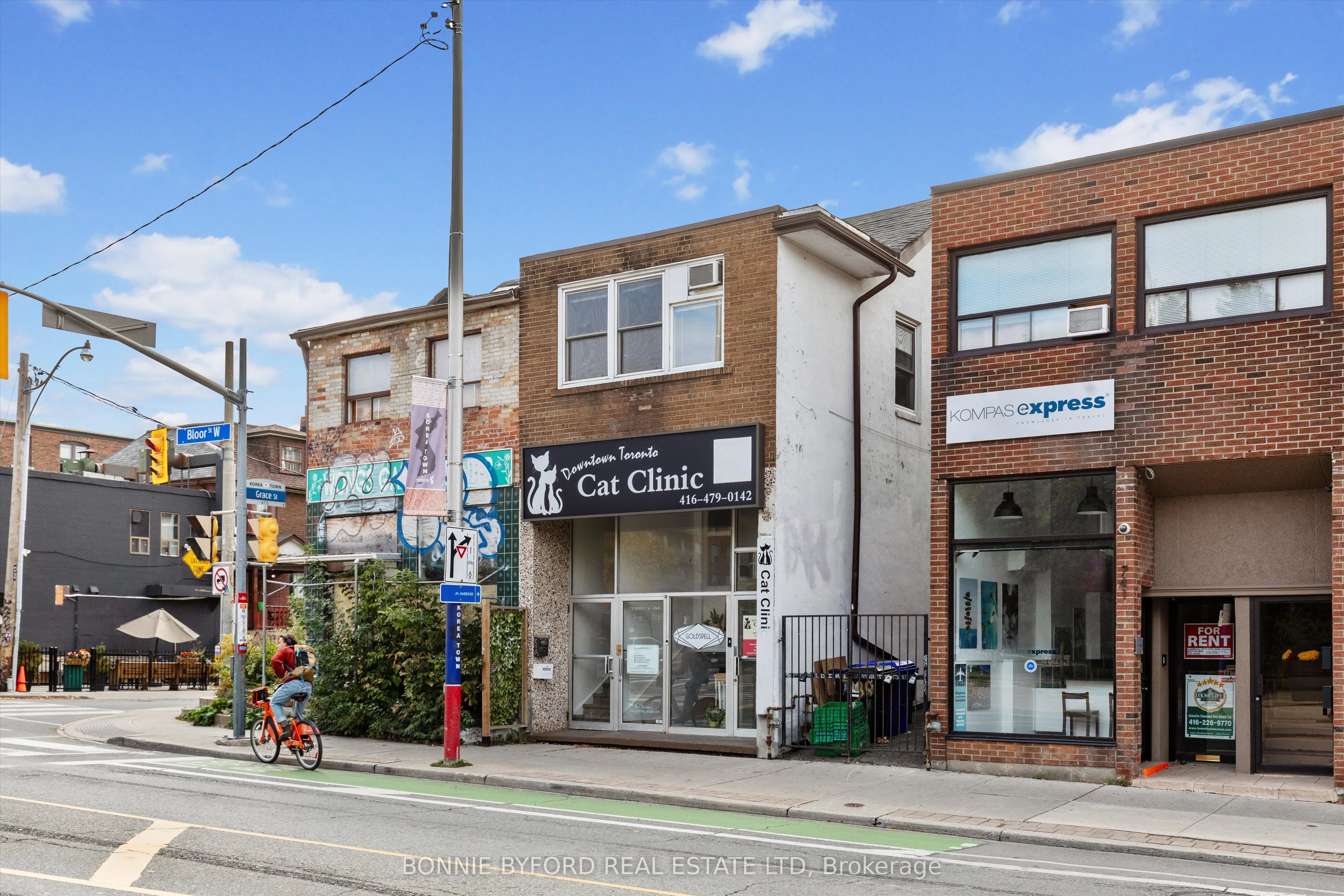 739 Bloor Street W