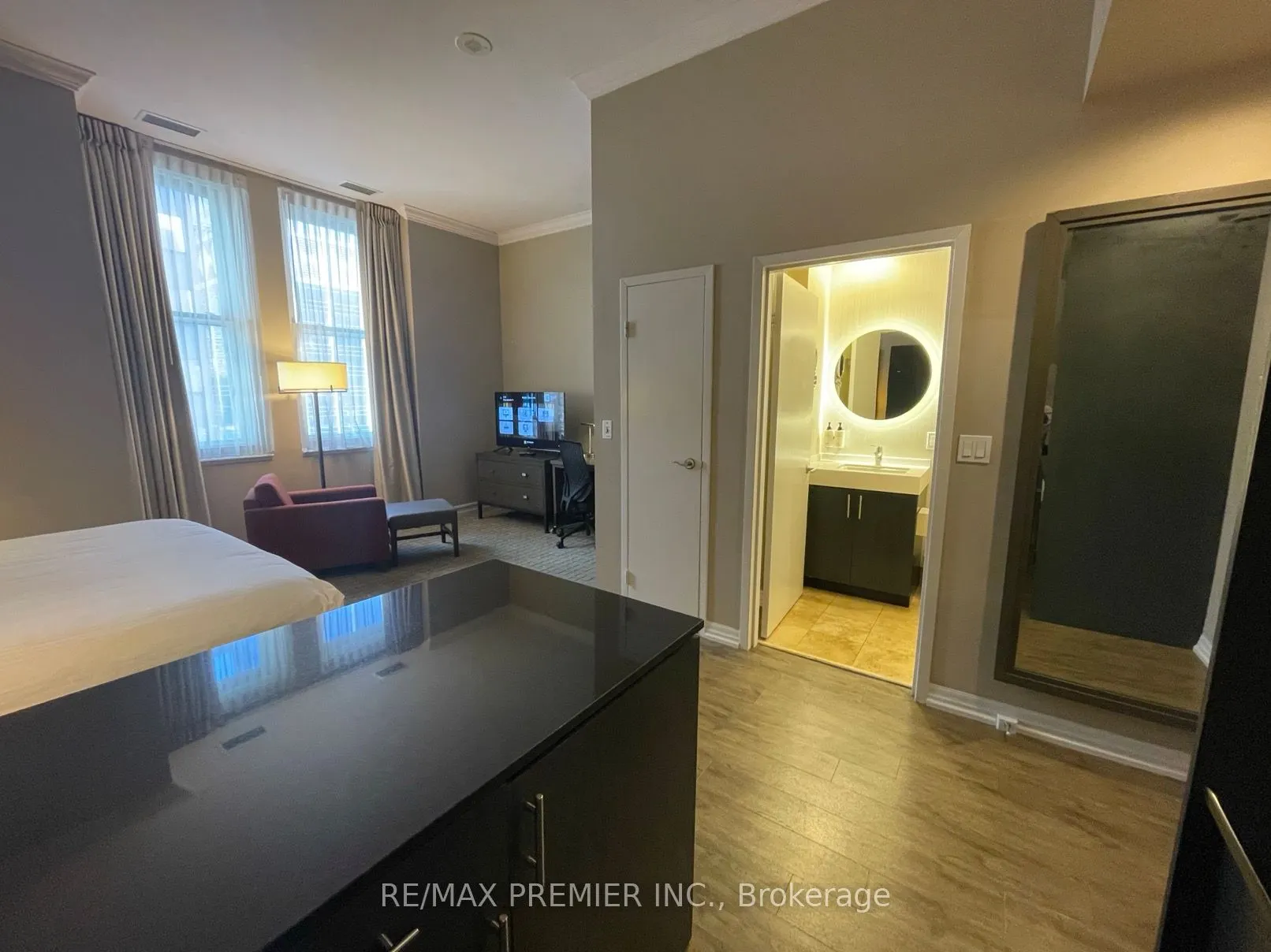 1 King Street W, #1105