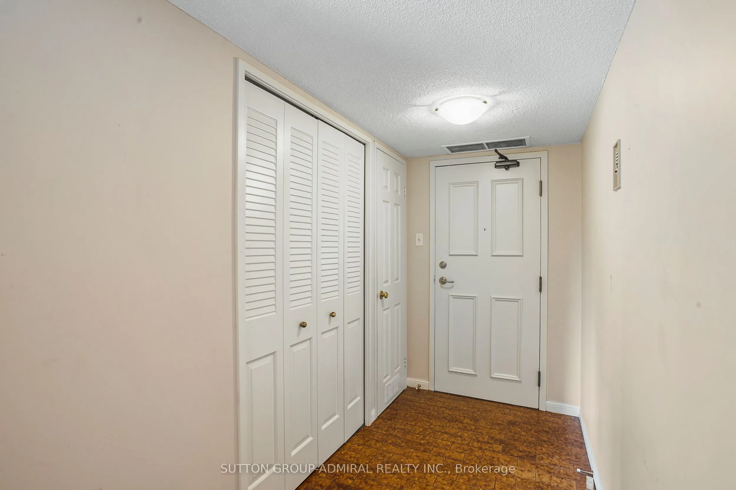 245 The Donway West, #402