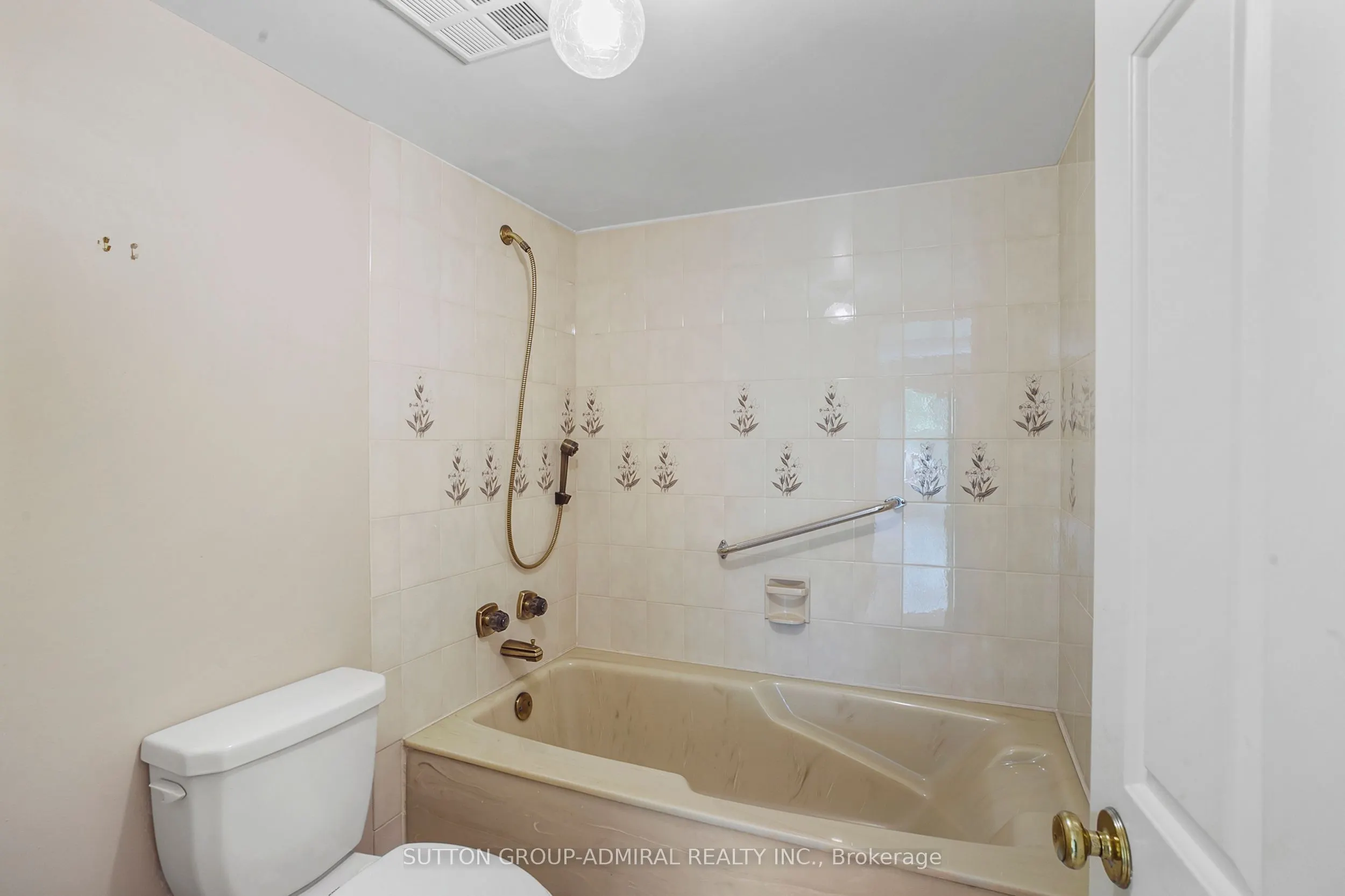 245 The Donway West, #402