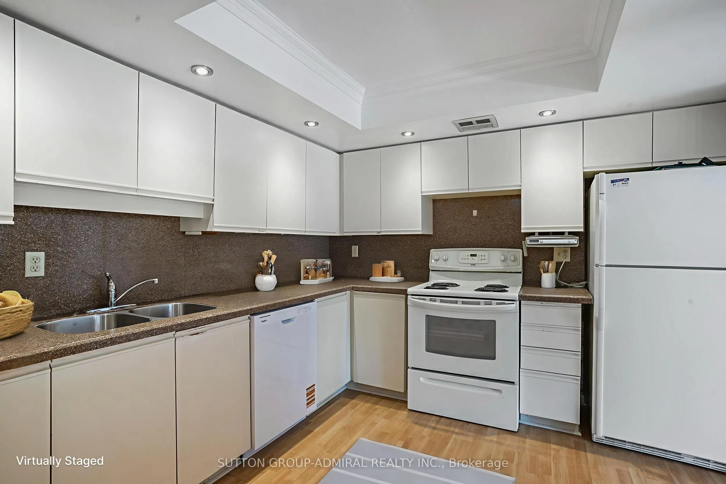 245 The Donway West, #402