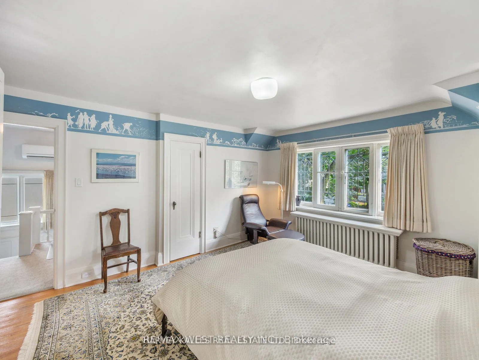 233 Chaplin Crescent