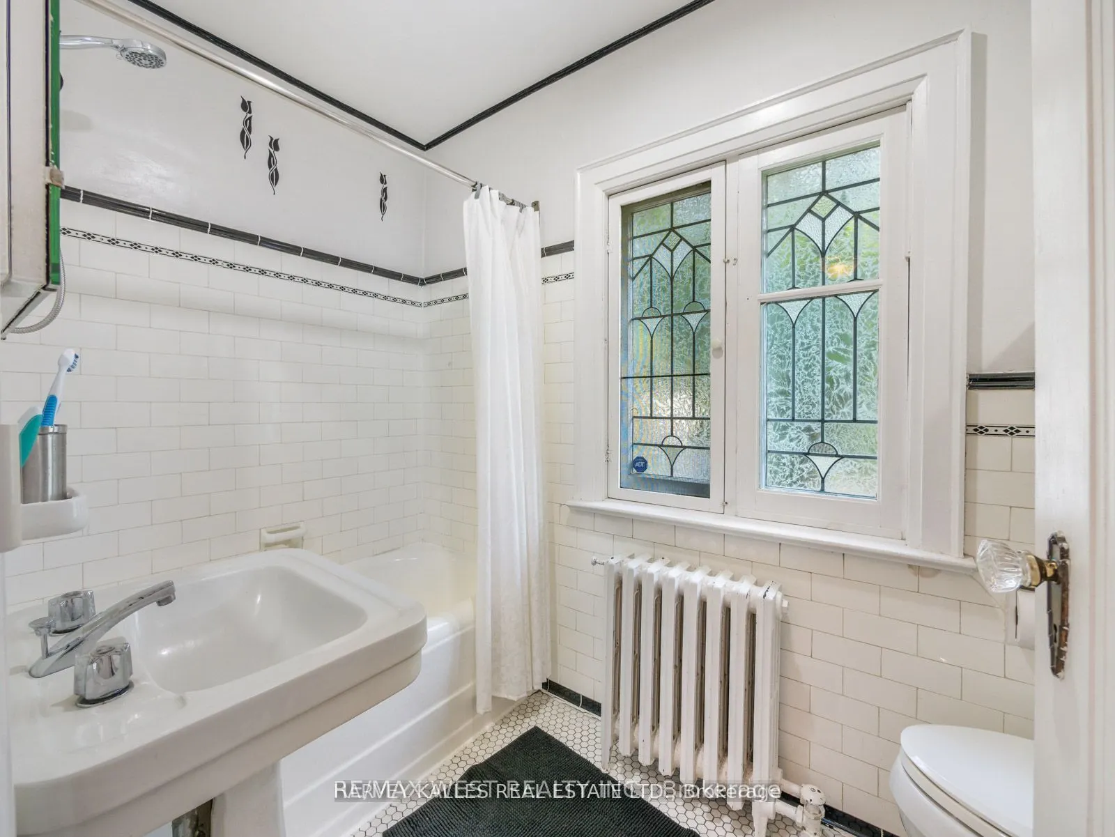 233 Chaplin Crescent