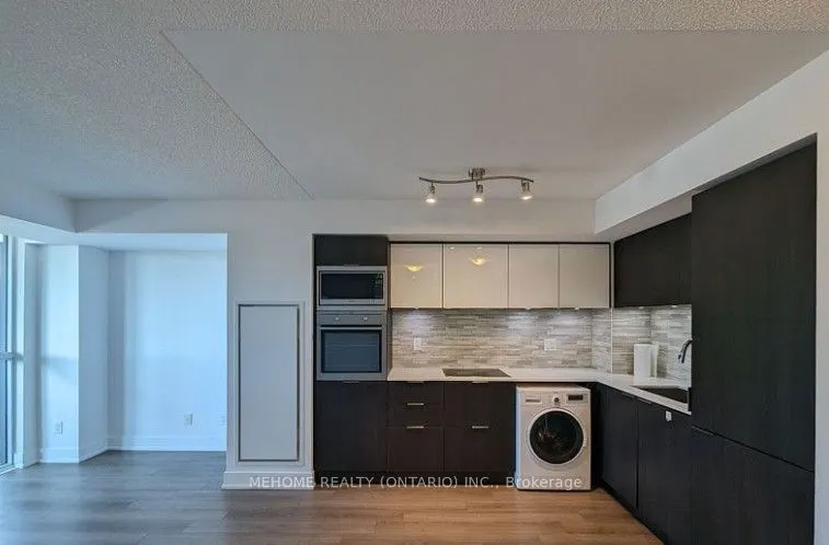 318 Richmond Street W, #606