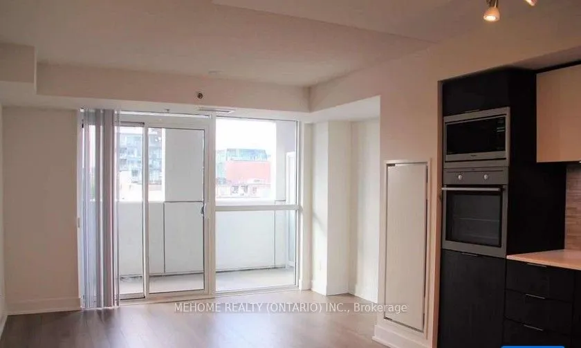 318 Richmond Street W, #606