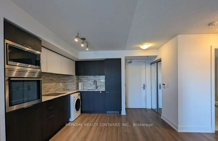 318 Richmond Street W, #606