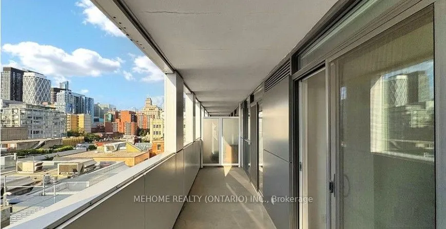 318 Richmond Street W, #606