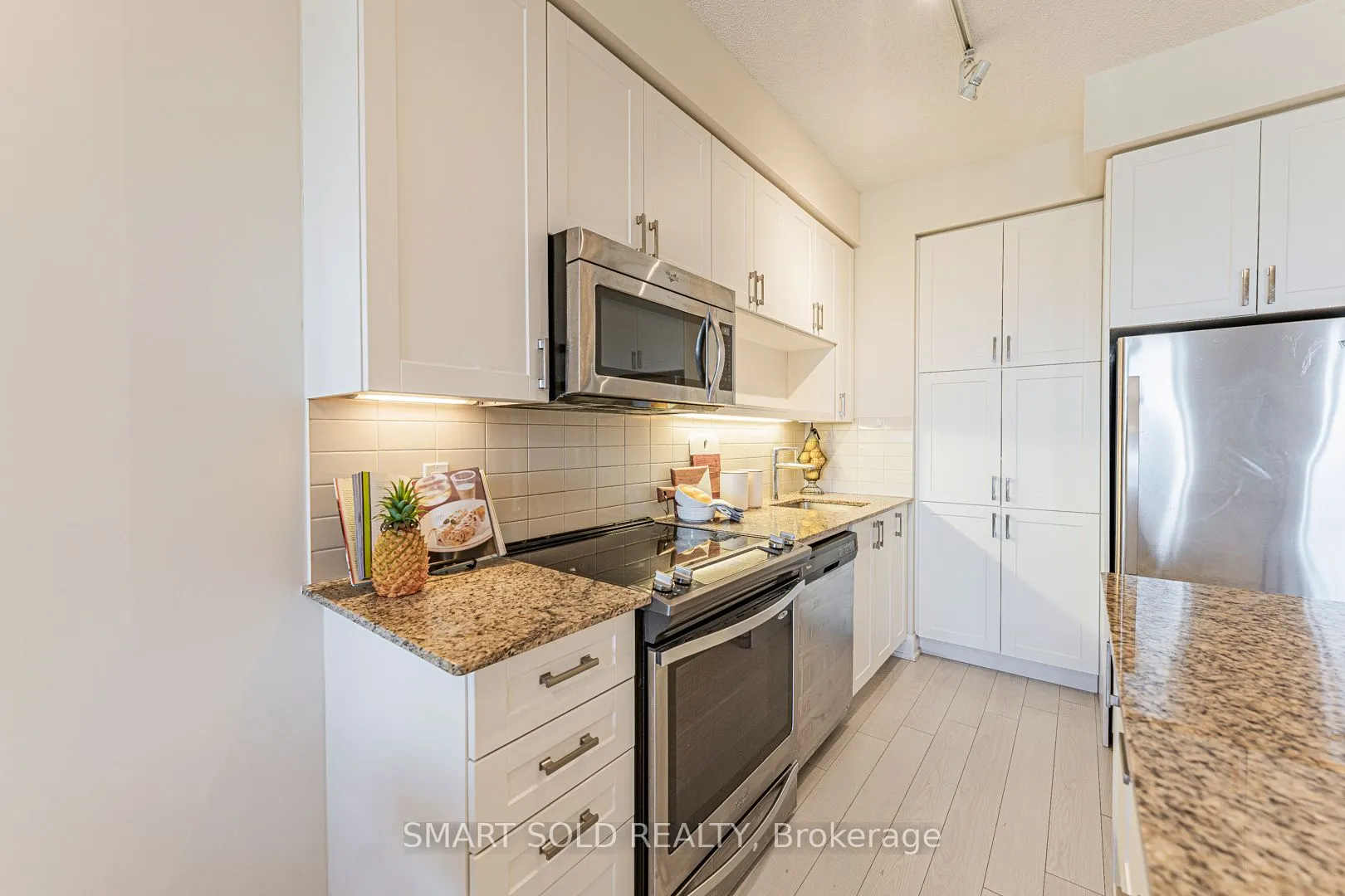 18 Graydon Hall Drive, #1904