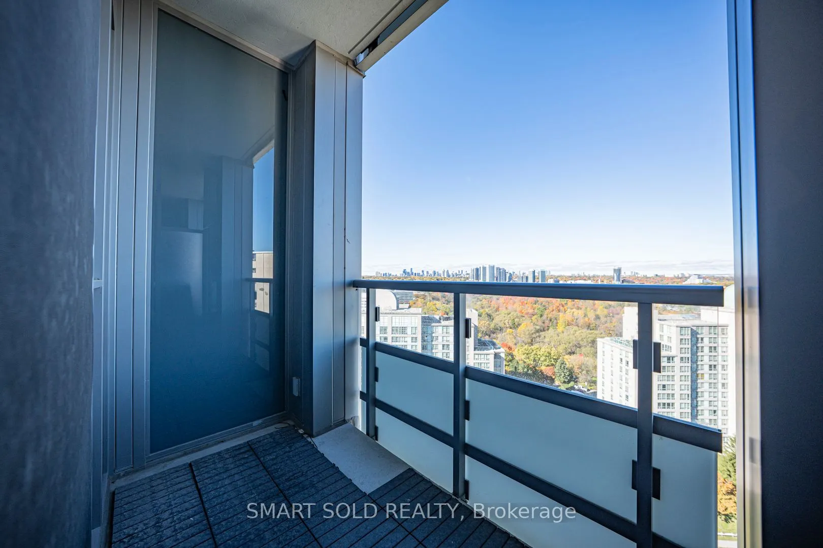 18 Graydon Hall Drive, #1904