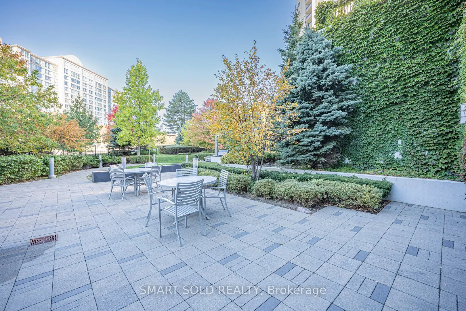 18 Graydon Hall Drive, #1904