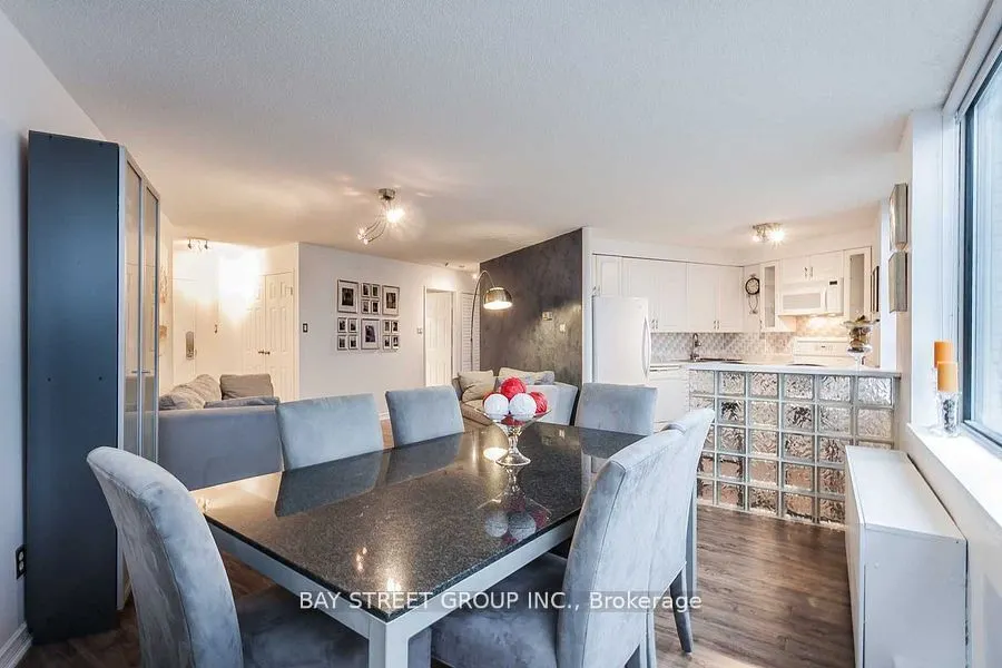 250 Queens Quay W, #1106