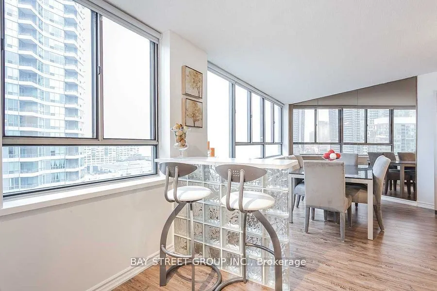 250 Queens Quay W, #1106
