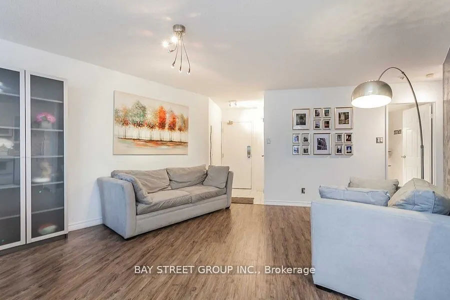 250 Queens Quay W, #1106