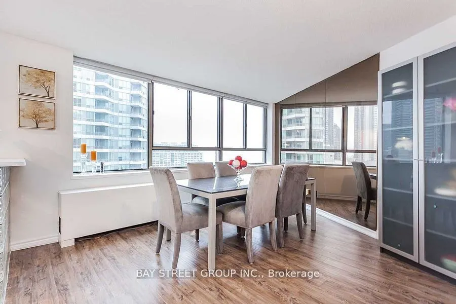 250 Queens Quay W, #1106