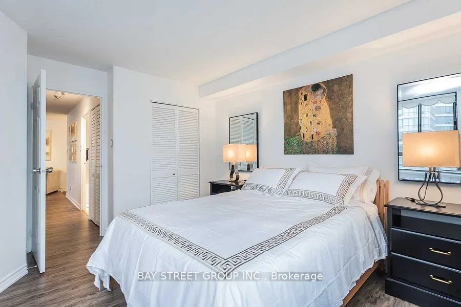 250 Queens Quay W, #1106