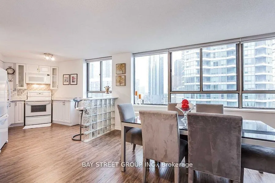 250 Queens Quay W, #1106
