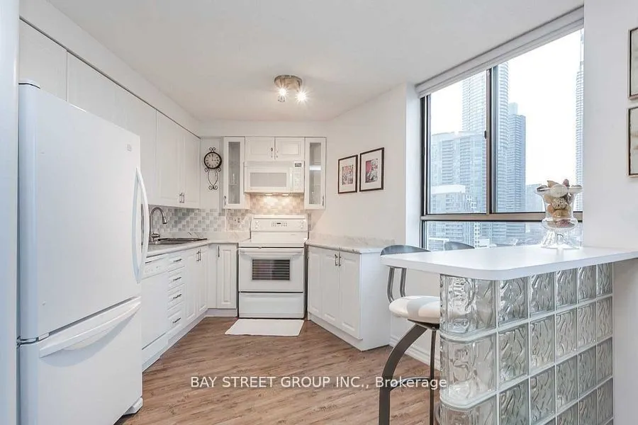 250 Queens Quay W, #1106