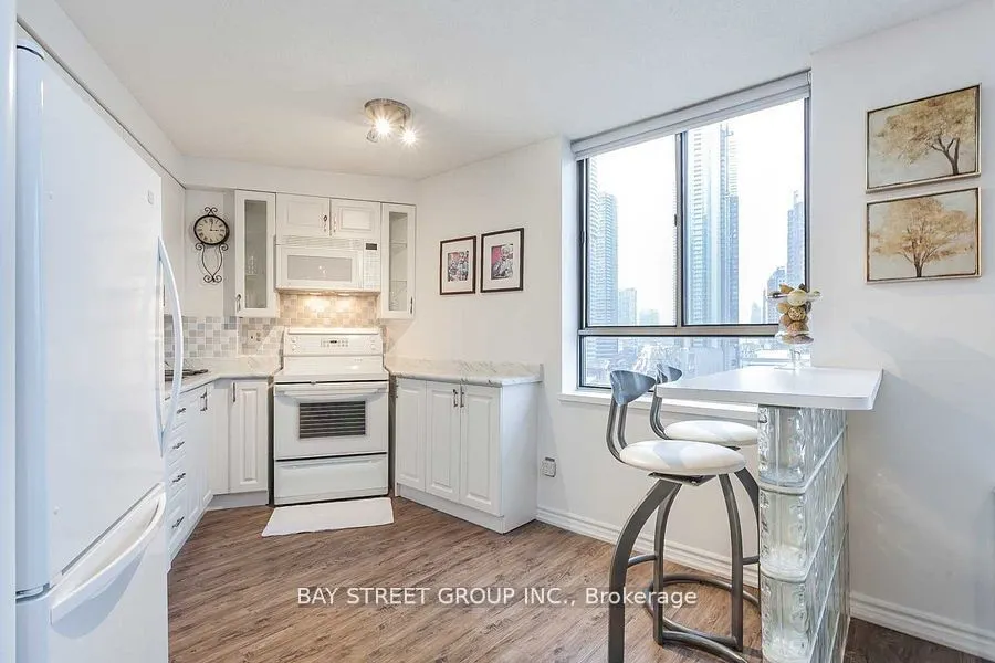 250 Queens Quay W, #1106